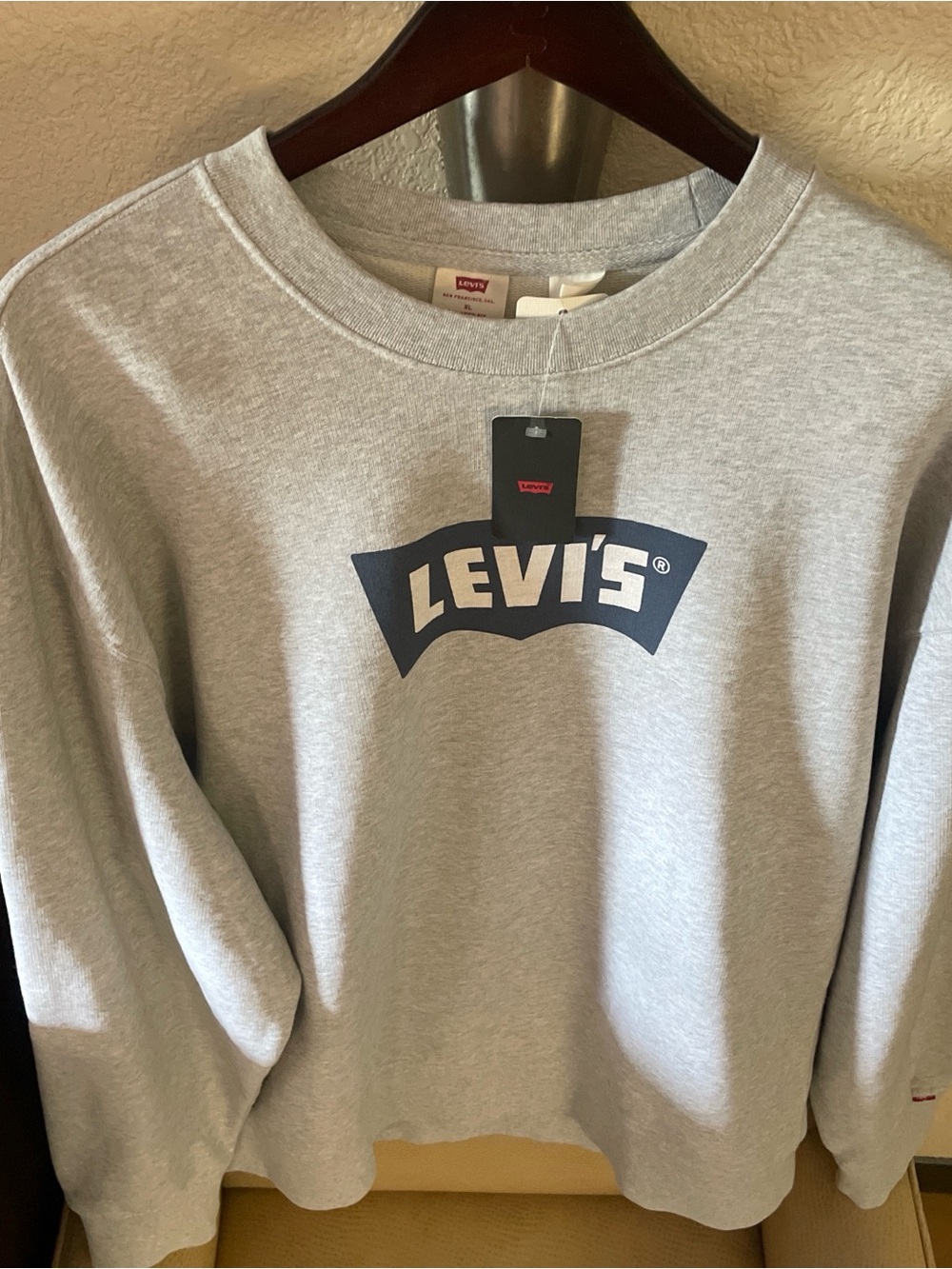 Levi's Light Gray Crewneck Sweatshirt with Navy Logo